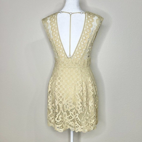 Free People One Million Lovers Ivory Lace Sleeveless V-Neck Mini Dress Sz 2 - Picture 11 of 16